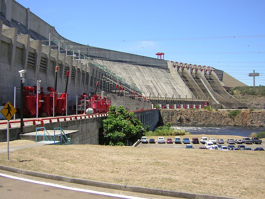 Simón Bolívar hydropower plant and dam